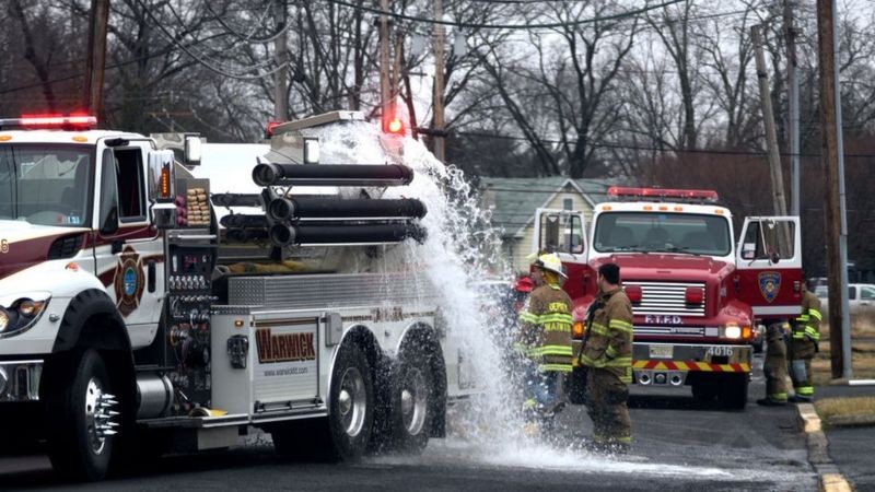 As espumas de combate a incêndio geralmente contêm produtos químicos PFAS (Foto: Getty Images via BBC News)