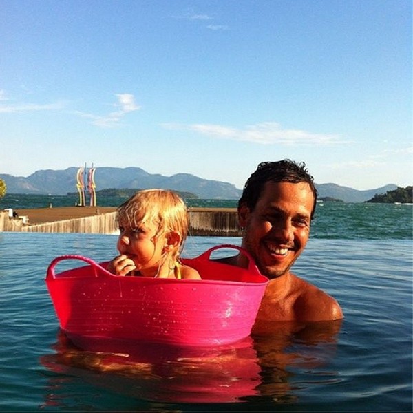 Bruna Luz, 1, e o pai, Guga Coelho (Foto: Reprodução/Instagram)