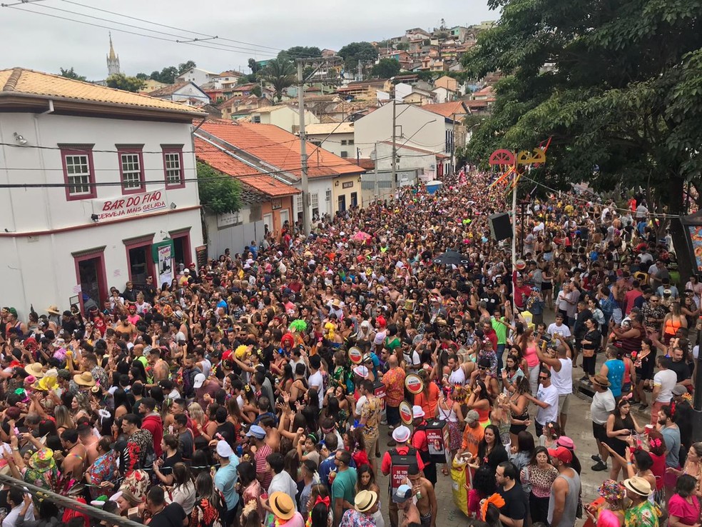 Bloco da Maricota agita domingo de carnaval em São Luiz do Paraitinga, SP — Foto: Leonardo Medeiros/G1