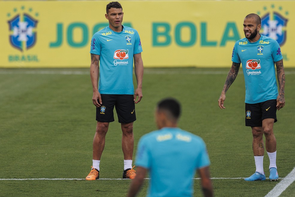 Thiago Silva e Daniel Alves so os mais velhos da Seleo na Copa  Foto: Lucas Figueiredo / CBF