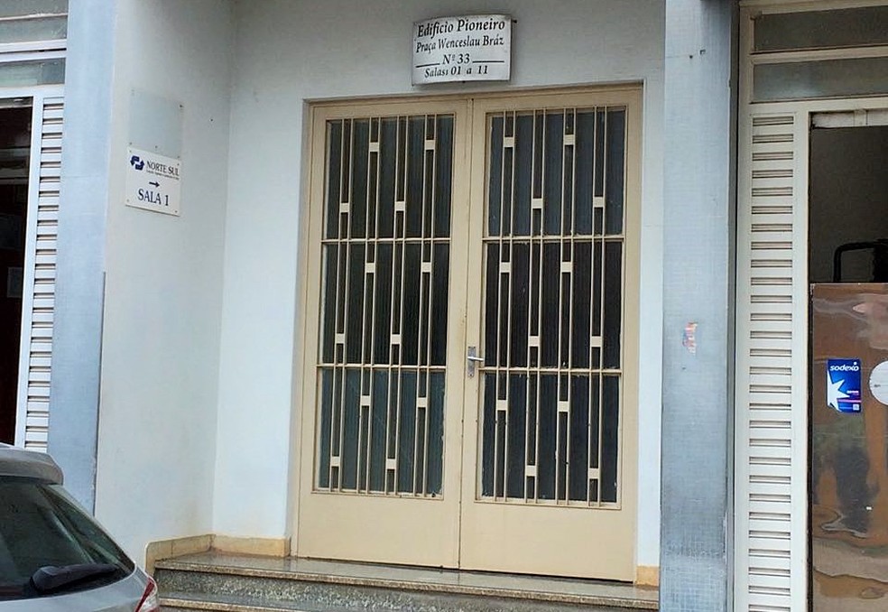 Vítima foi baleada em seu escritório em edifício de Presidente Venceslau (Foto: Amanda Monteiro/Portal Bueno)