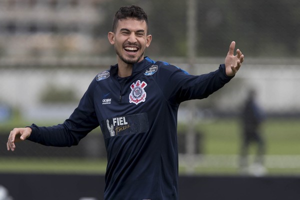 Em volta à reserva, Pedro Henrique sai fortalecido e elogia 