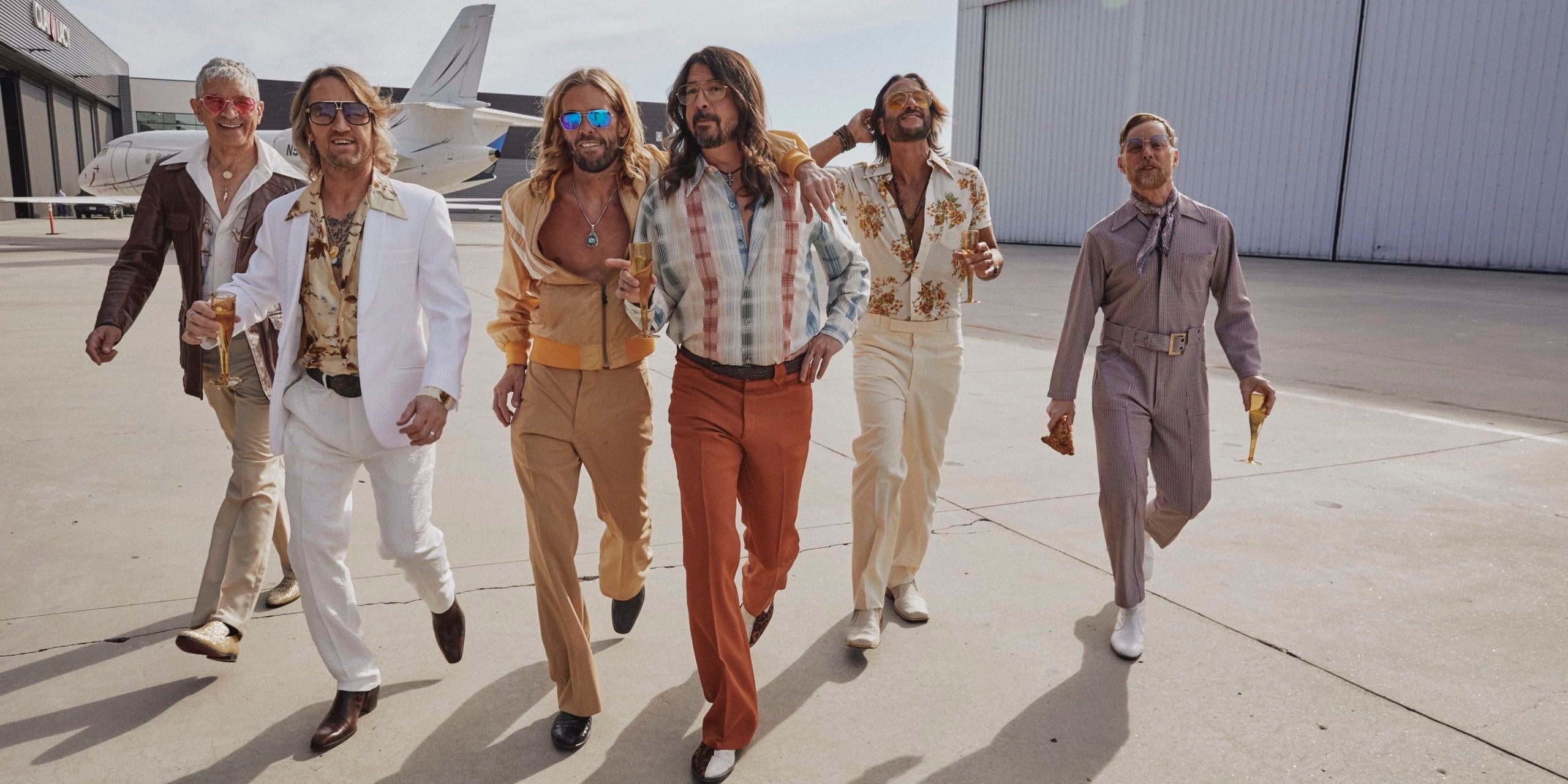 Foo Fighters como os Dee Gees (Foto: Divulgação)