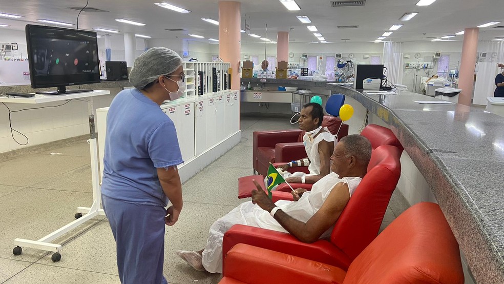 Equipe médica acompanha pacientes no Huse durante jogos da Copa — Foto: Adriana Menezes/ Huse