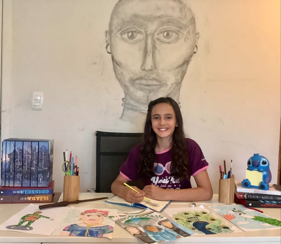 Maria Clara leu cerca de 60 livros desde o início do ano — Foto: Arquivo Pessoal