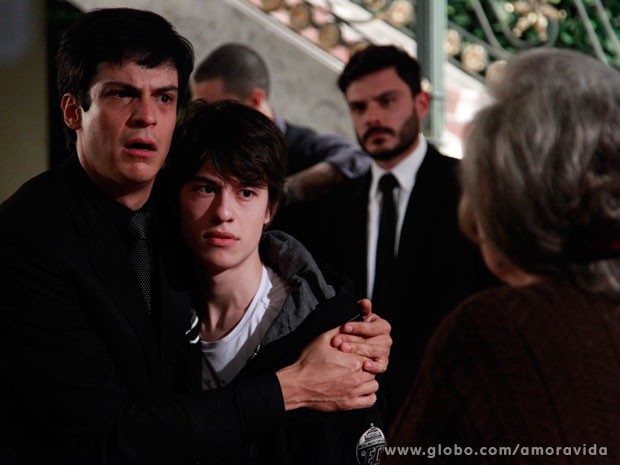 Jonathan apoia o pai (Foto: Ellen Soares/ TV Globo)