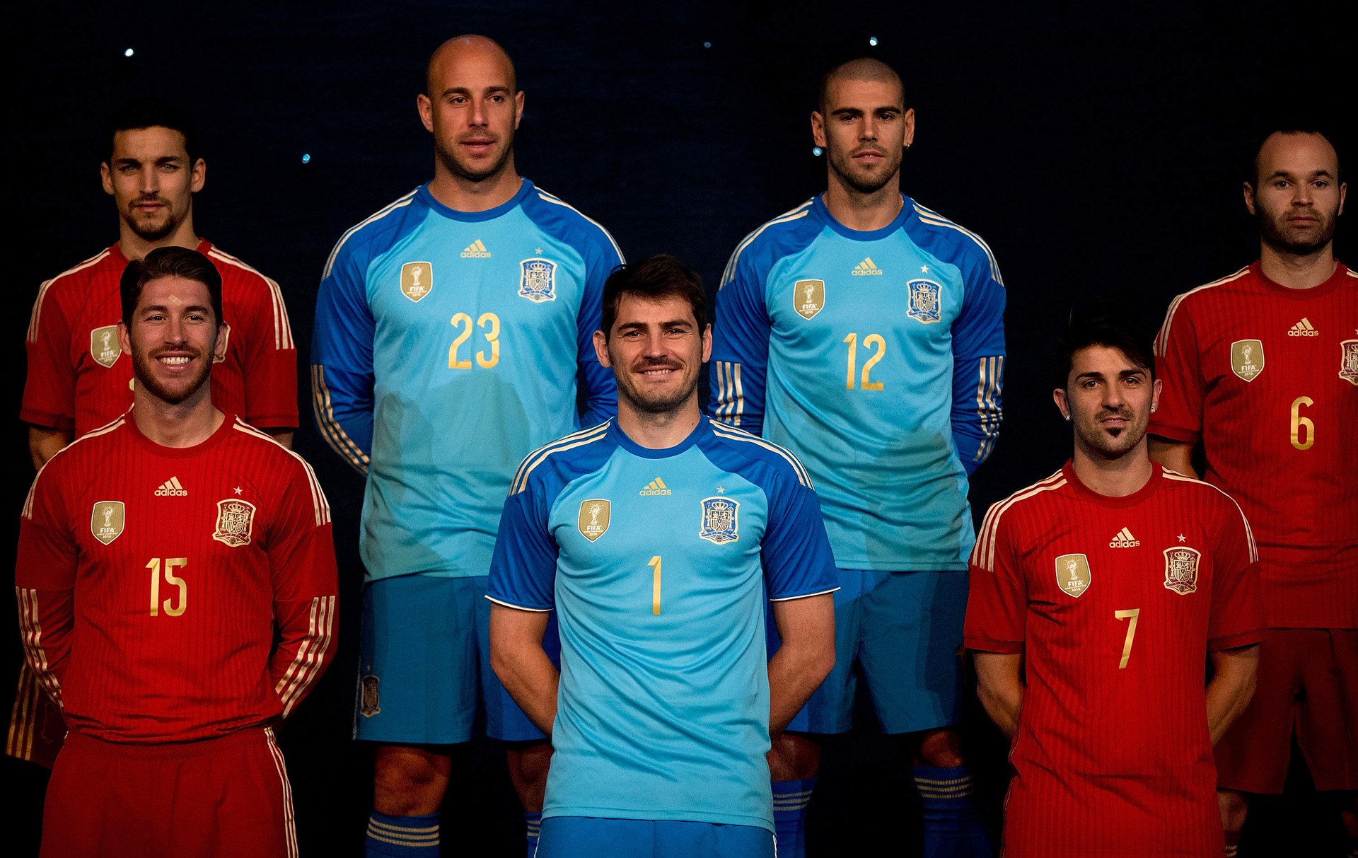 Seleção espanhola vestirá uniforme todo vermelho na Copa (Foto: Getty Images)