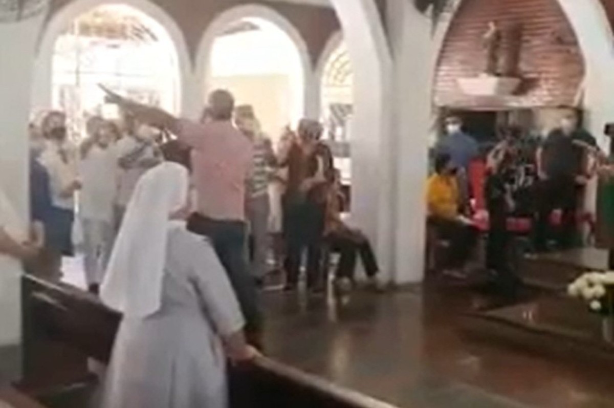 Padres ofendidos por apoiadores do presidente se reúnem com Defensoria Pública do Ceará - Vimarsana News