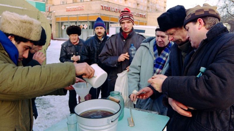 A Rússia enfrentou uma crise econômica na década de 1990 (Foto: Getty Images via BBC News)