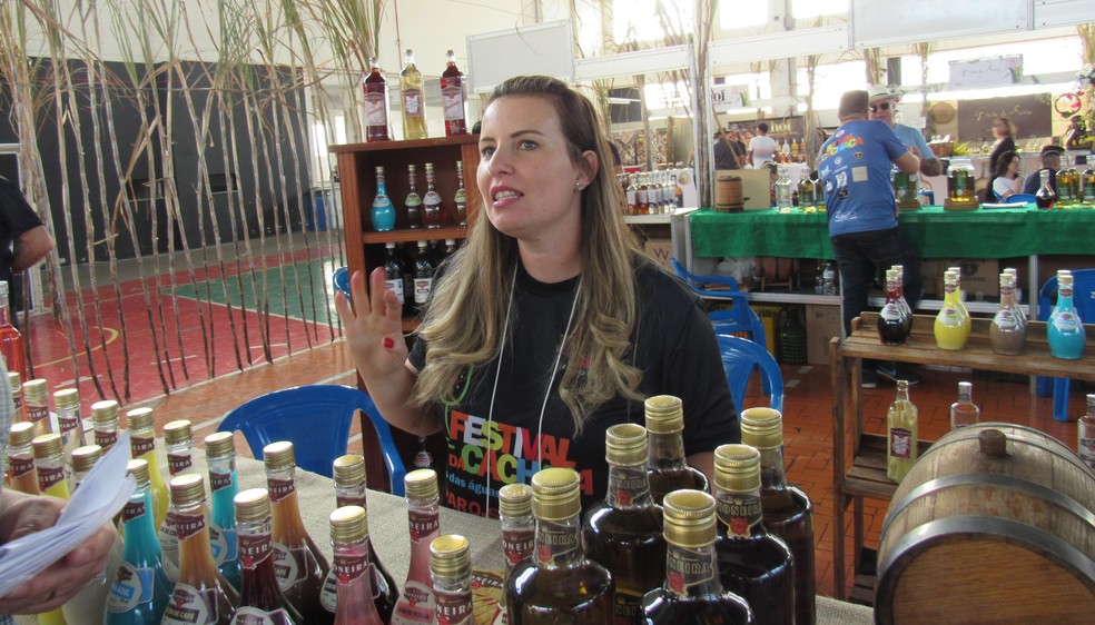 Wellen aprendeu tudo que sabe sobre cachaÃ§a com o pai â€” Foto: Andreia Pereira