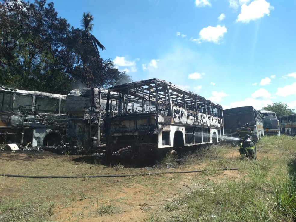 Causas do incêndio no Tabuleiro do Martins, em Maceió, ainda não foram identificadas — Foto: Carolina Sanches/TV Gazeta