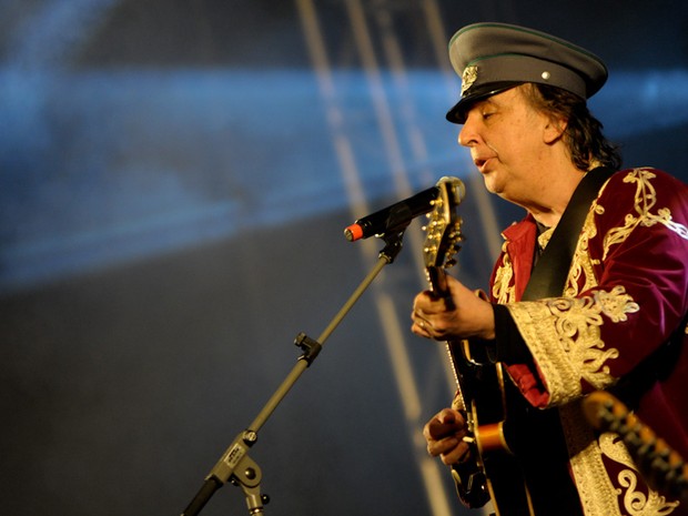 Sérgio Dias, cantor e guitarrista da banda Mutantes, que se apresenta no Palco São João na madrugada deste domingo (6) (Foto: Flavio Moraes/G1) Sérgio Dias, cantor e guitarrista da banda Mutantes, que se apresenta no Palco São João na madrugada deste domingo (6) (Foto: Flavio Moraes/G1)