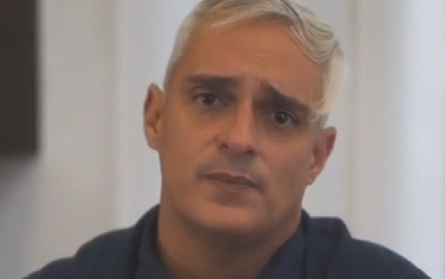 Médico indiciado por racismo após filmar homem negro acorrentado se diz 'envergonhado' e que teve 'despertar de consciência'; vídeo