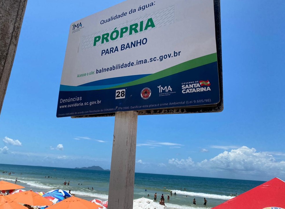 Praia própria para banho em Florianópolis — Foto: Anaísa Catucci/ NSC TV