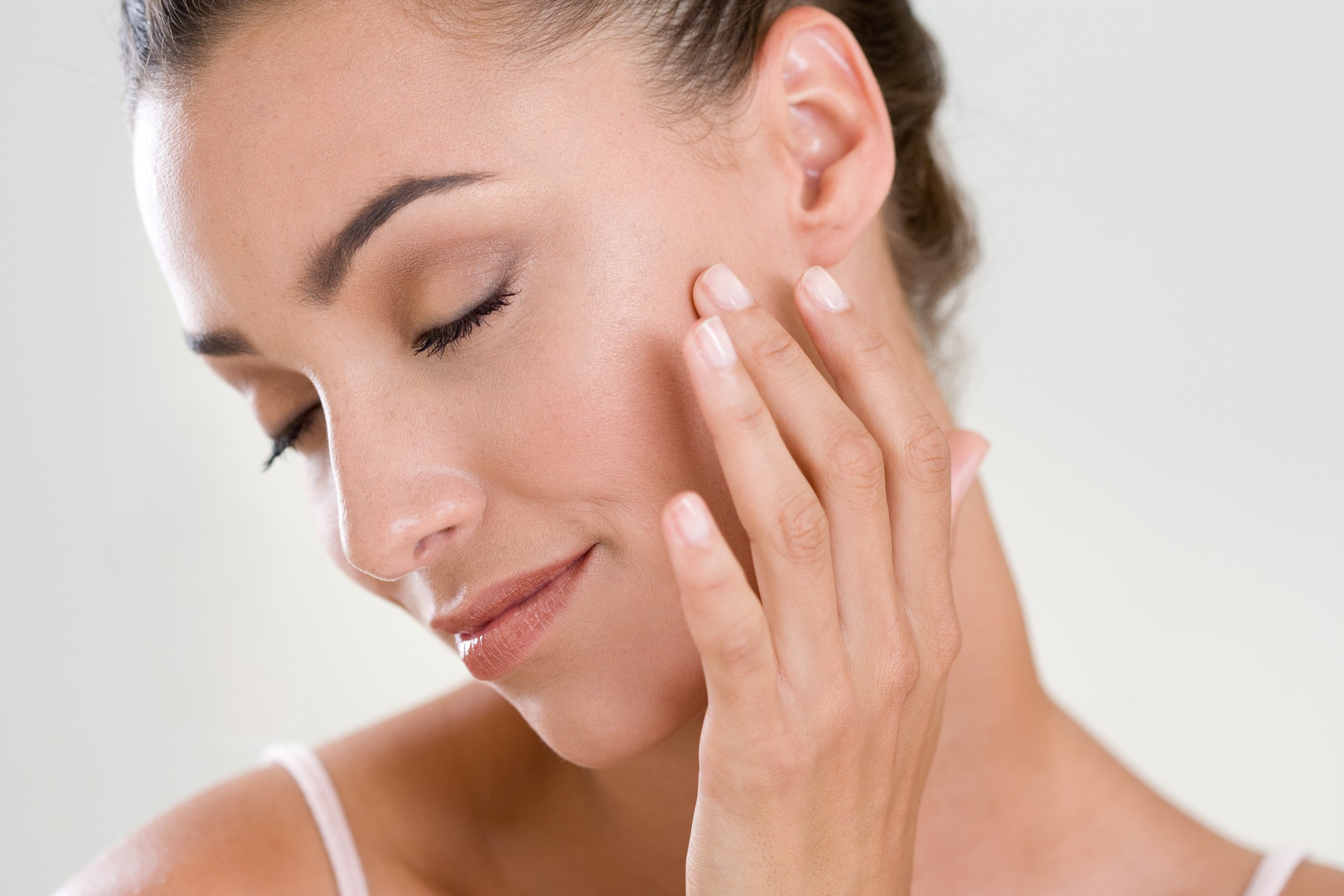 Hábitos diários e tratamentos dermatológicos podem recuperar a vitalidade da pele (Foto: Getty Images)