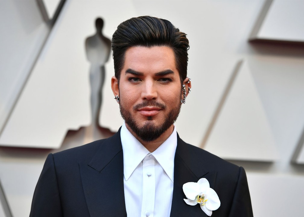 Adam Lambert, que fará um dos shows da noite ao lado do Queen, chega ao Oscar 2019 — Foto: Jordan Strauss/Invision/AP