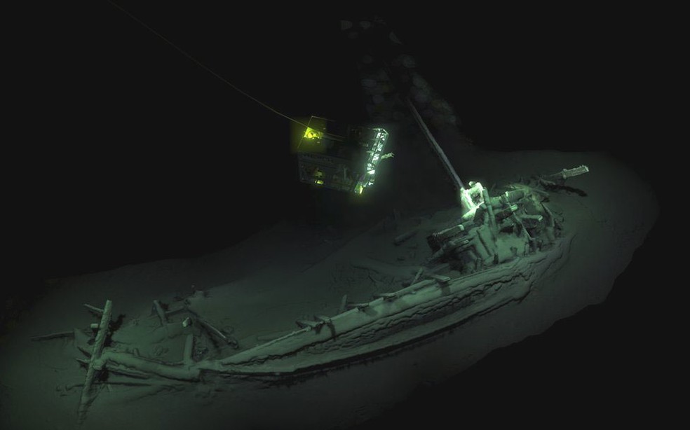 Navio naufragado há 2,4 mil anos foi descoberto graças a um projeto para mapear águas profundas, onde não há oxigênio — Foto: Black Sea Map/Eef Expeditions/BBC