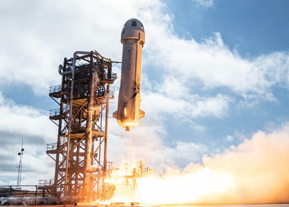 New Shepard opera em uma zona desértica do Texas — Foto: Blue Origin via BBC