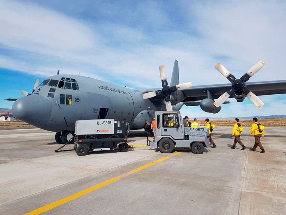 Foto de arquivo mostra um C-130 Hércules, modelo semelhante ao avião da Força Aérea do Chile que desapareceu na segunda-feira   — Foto: Divulgação/ Fuerza Aérea de Chile