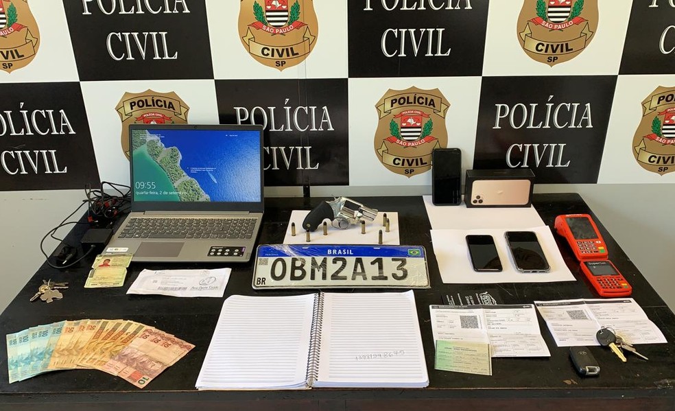Quadrilha suspeita de aplicar golpes pela internet foi alvo de operação em Praia Grande — Foto: Divulgação/Polícia Civil 