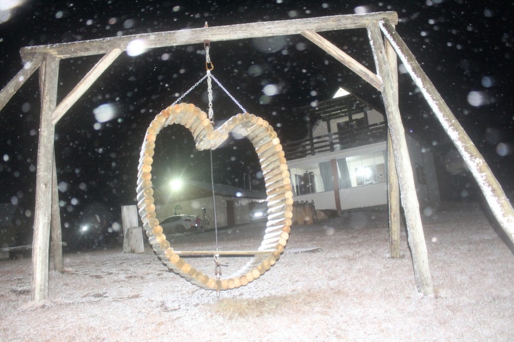 Neve em Bom Jardim da Serra nesta quinta-feira (20) — Foto: Onéris Lopes/Amures