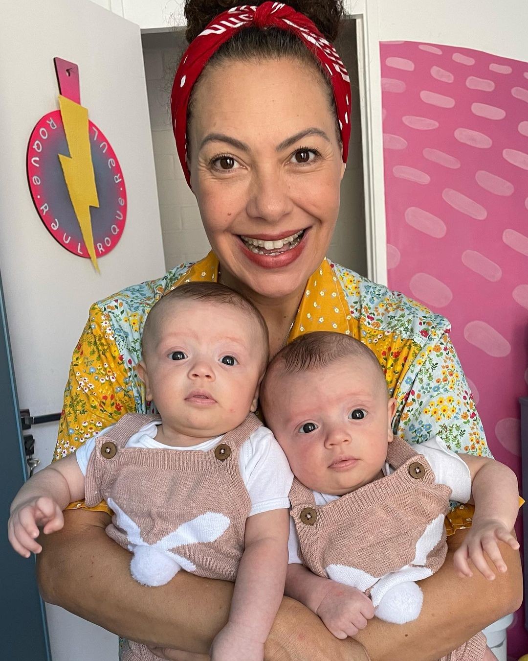 Fabiula Nascimento com os filhos gêmeos Roque e Raul (Foto: Reprodução/Instagram)
