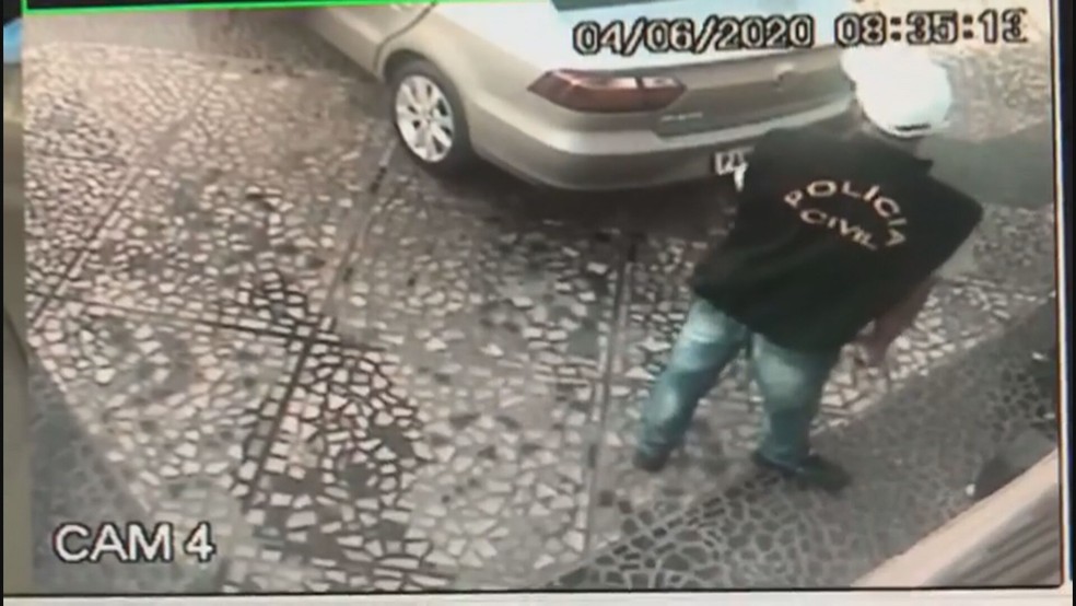 Idoso sofre tentativa de assalto, por homens que se passavam por policiais civis, em Taguatinga no DF  — Foto: TV Globo/Reprodução