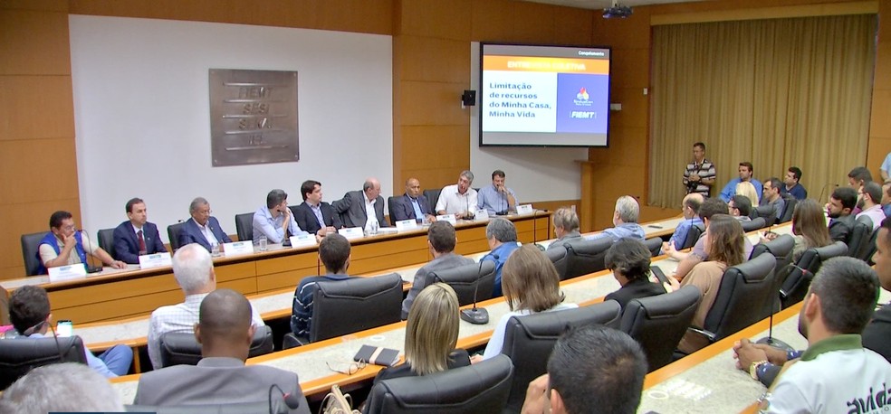 AudiÃªncia discute os impactos dos cortes do Minha Casa Minha Vida em MT â€” Foto: ReproduÃ§Ã£o/TVCA