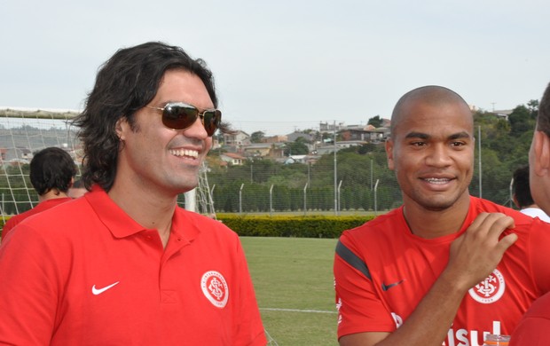 Fernadão e Rodrigo Moledo no CT do Internacional (Foto: Daniel Cardoso)
