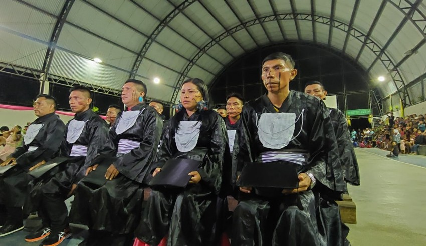 Ao todo, 42 indígenas se formaram na graduação — Foto: Divulgação