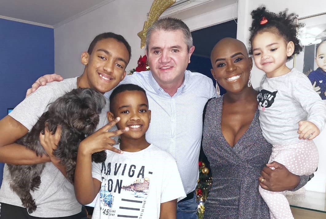 Angélica Ramos com o marido e os filhos no Réveillon belga (Foto: Reprodução/Instagram)