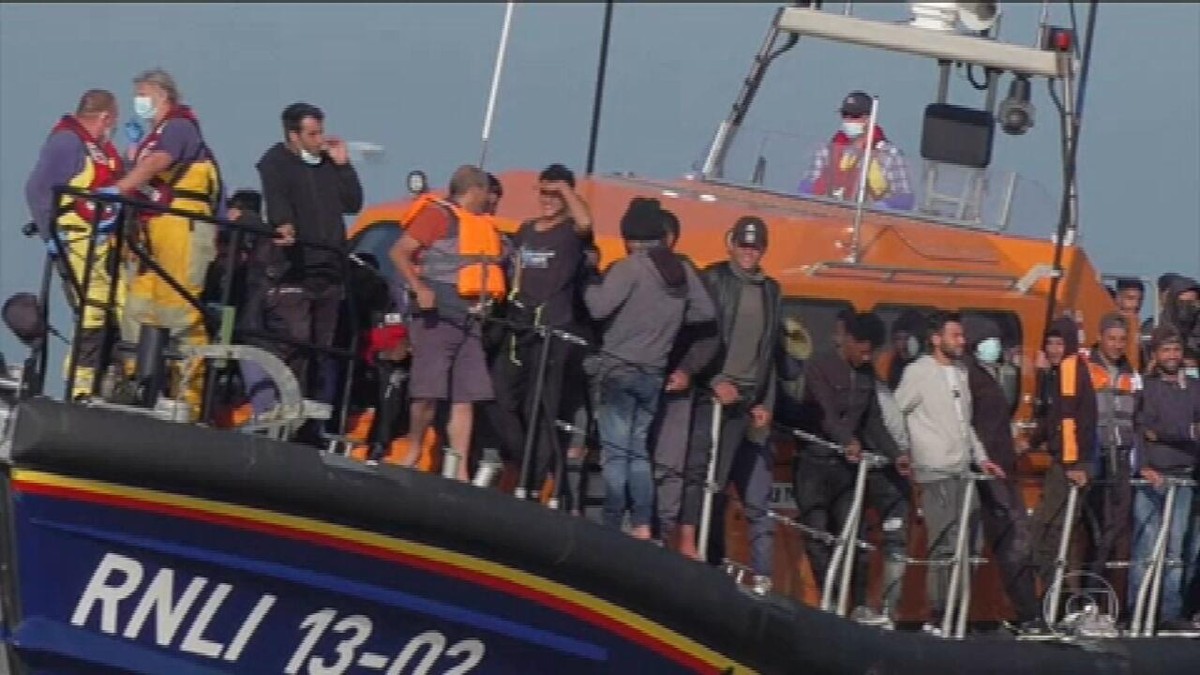 Le Royaume-Uni veut renvoyer un navire avec des migrants irréguliers vers la France |  Monde