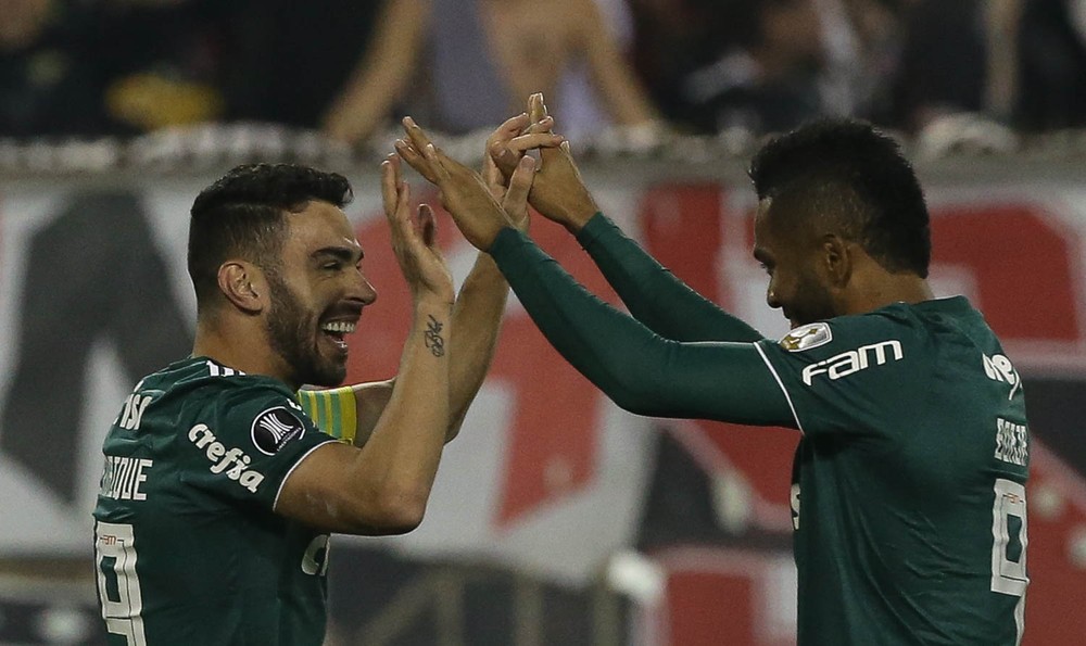 Borja se irrita ao ser substituído, mas ouve Felipão após vitória do Palmeiras e se explica