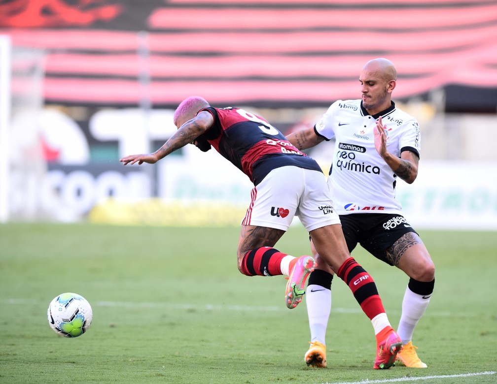 Fábio Santos explica estratégia do Corinthians que deu errado contra o Flamengo: 