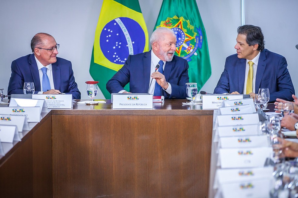 Presidente Lula; ministro da Fazenda Fernando Haddad; vice-presidente e ministro Desenvolvimento, Indústria, Comércio e Serviços Geraldo Alckmin — Foto: Diogo Zacarias/Ministério da Fazenda