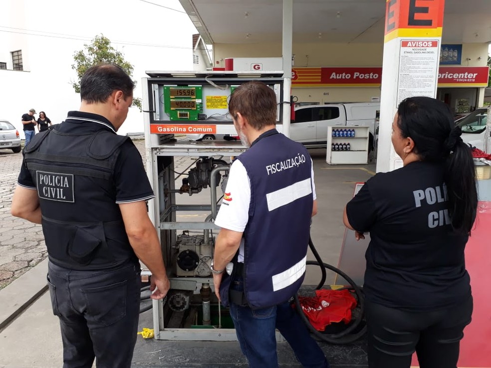 Postos De Combustiveis Sao Interditados E Uma Pessoa E Presa Durante Fiscalizacao Em Joinville Santa Catarina G1