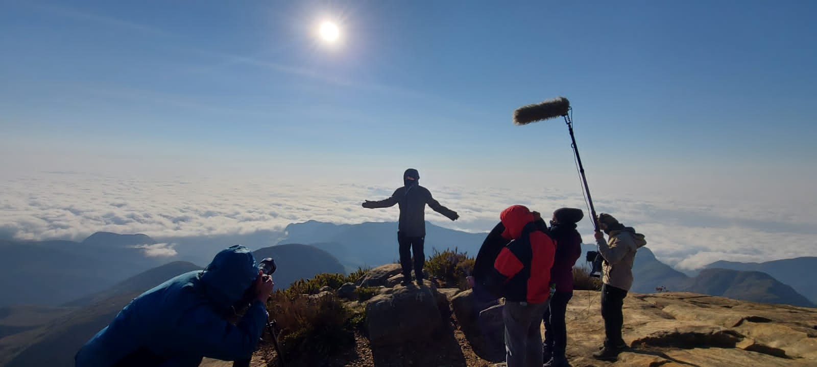 Equipe do Globo Repórter sobe o Pico da Bandeira, o 3º mais alto do Brasil  