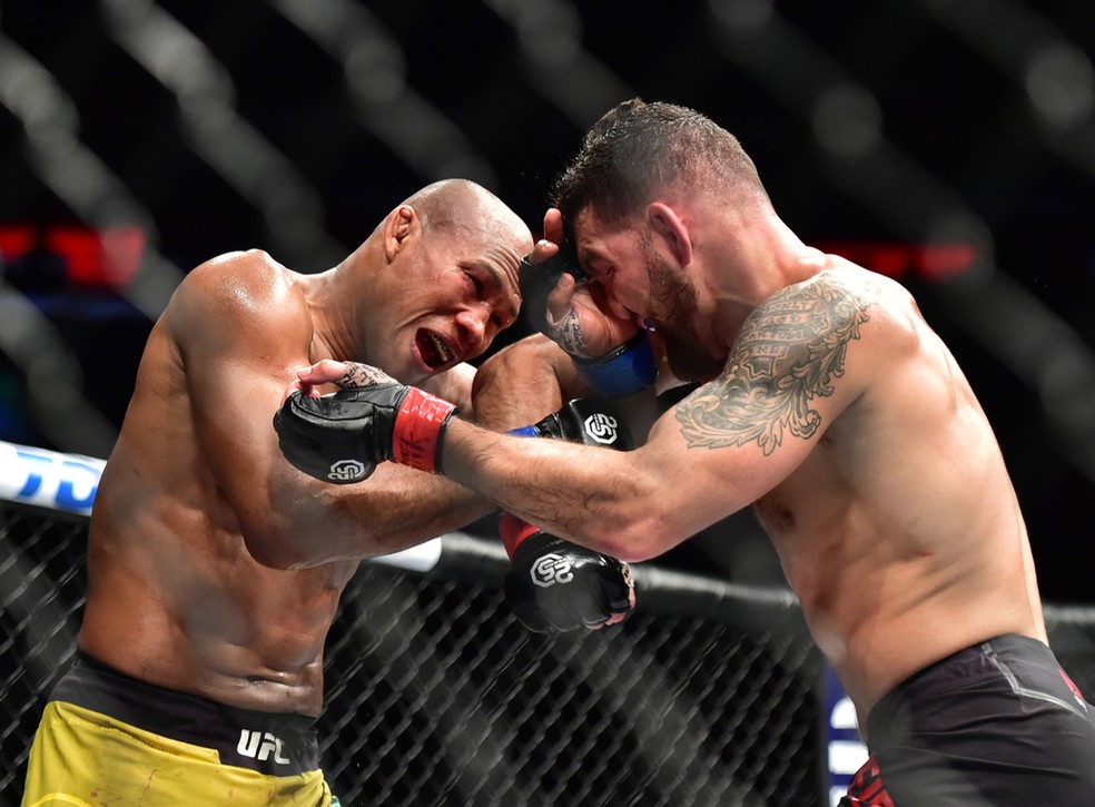 Ronaldo Jacaré e Chris Weidman fizeram a "Luta da Noite" do UFC 230 — Foto: Jason Silva