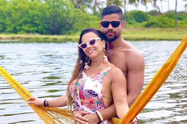 Viviane Araújo e o namorado (Foto: Reprodução Instagram)