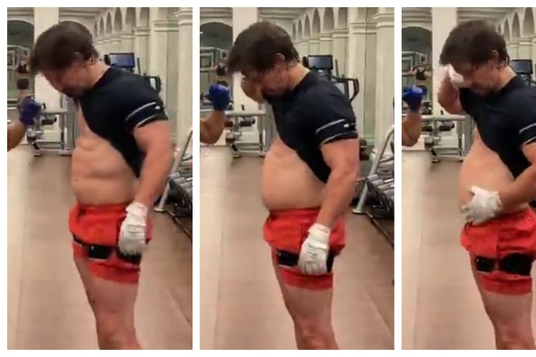 O ator Mark Wahlberg mostrando os 9 kg que ganhou para um próximo trabalho (Foto: Instagram)