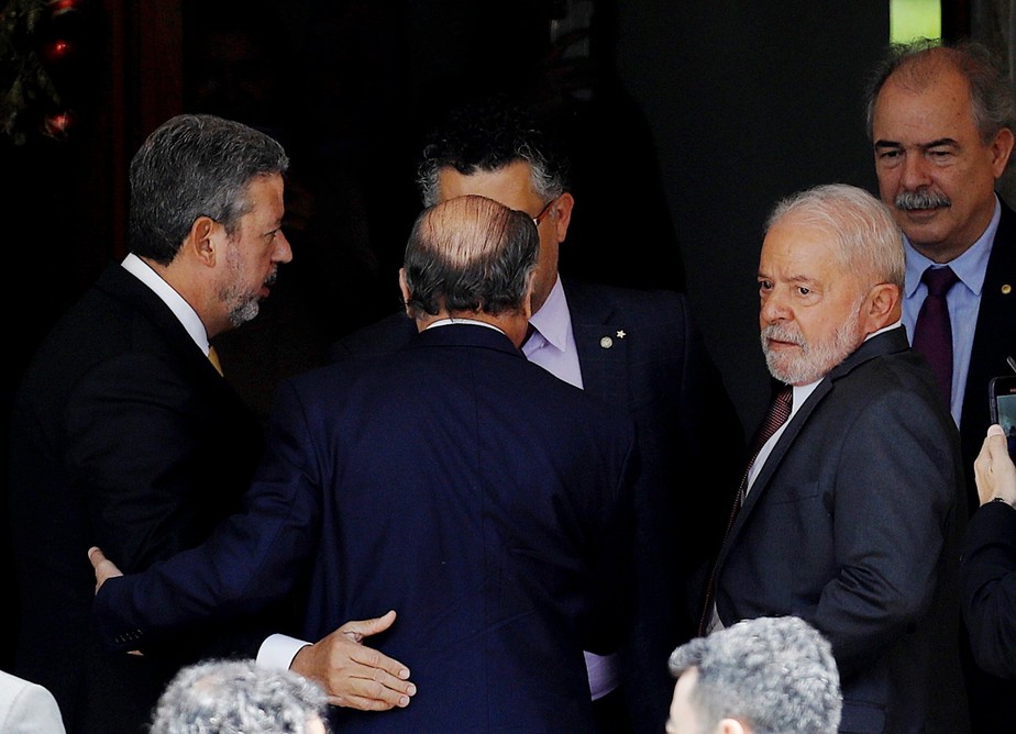 Arthur Lira se reúne com Lula pela primeira vez após ser eleito
