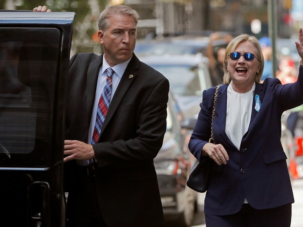  Hillary deixa a casa de Chelsea depois de passar mal em cerimônia de 11 de setembro (Foto: REUTERS/Brian Snyder)