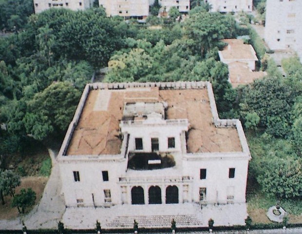  Mansão Matarazzo, já desabitada e abandonada em 1994 (Foto: Acervo Matarazzo / Everton Calício)