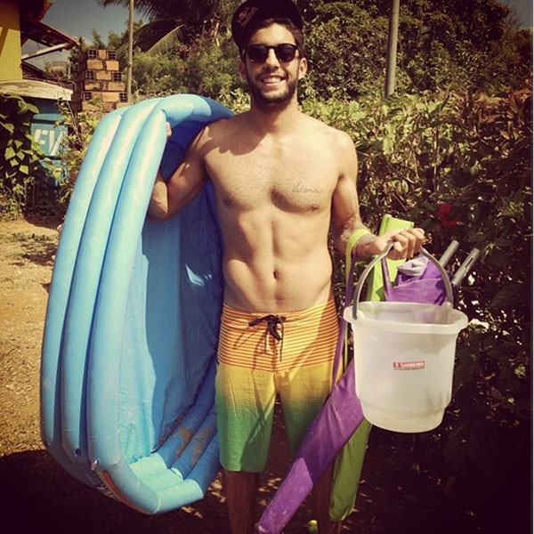 Pedro Scobby mostra como vai à praia depois da chegada de Dom (Foto: Reprodução/Instagram)