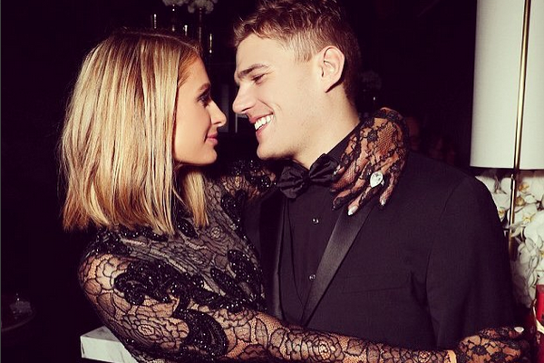 A socialite Paris Hilton com o ator Chris Zylka (Foto: Instagram)