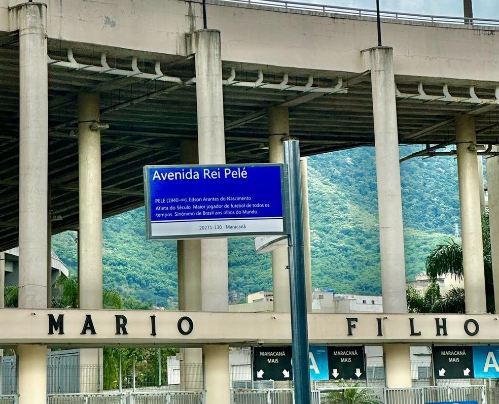 Placa da Avenida Rei Pelé no Maracanã — Foto: Divulgação