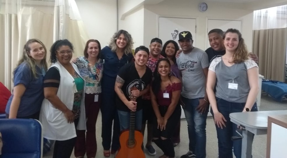 Roda de samba mobilizou funcionários do Hospital das Clínicas — Foto: Divulgação