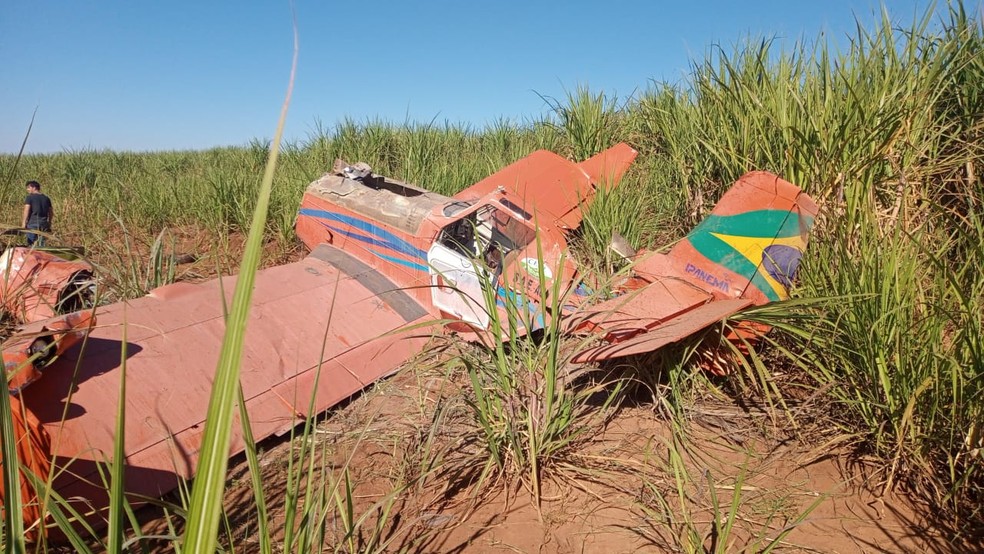Avião era utilizado para realizar pulverização agrícola, em Umuarama — Foto: PM/Divulgação