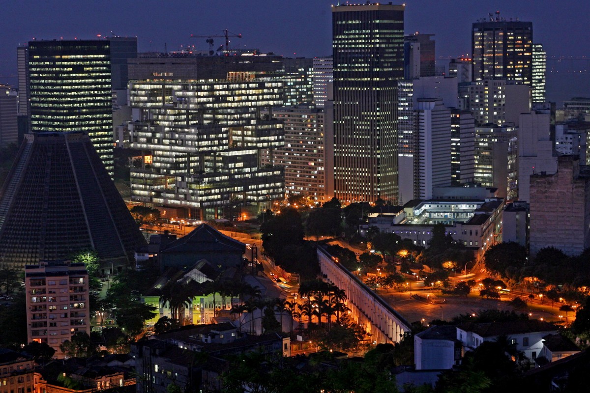 Munic&iacute;pios estimam perda de R$ 15,4 bi com proposta que limita ICMS de energia e combust&iacute;vel