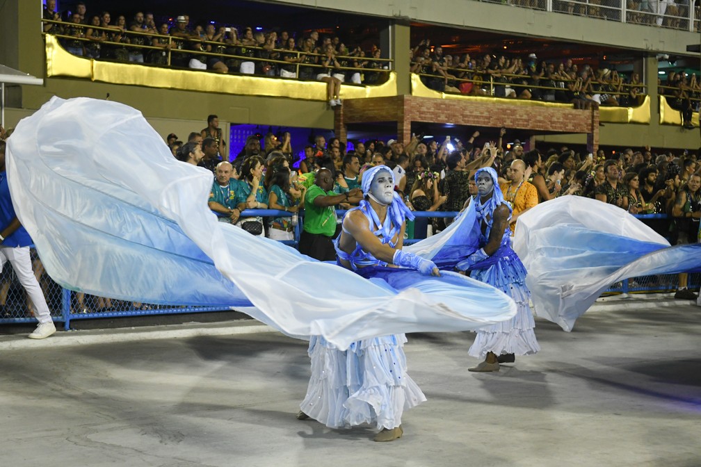 Azul e branco, cores da Portela, dominam desfile da escola (Foto: Alexandre Durão/G1)